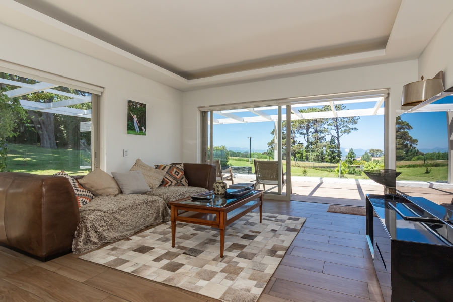 4 Bedroom Property for Sale in Bishopscourt Western Cape